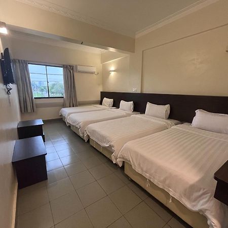 Hotel Sitiawan Bagian luar foto